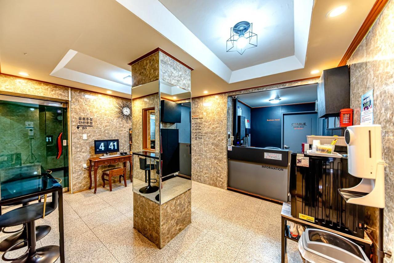 Charlie Hotel Csedzsu Kültér fotó