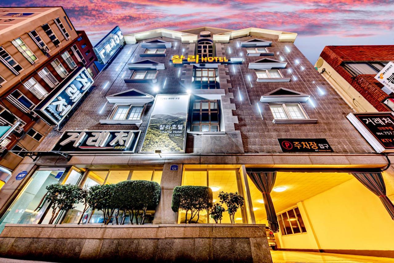 Charlie Hotel Csedzsu Kültér fotó